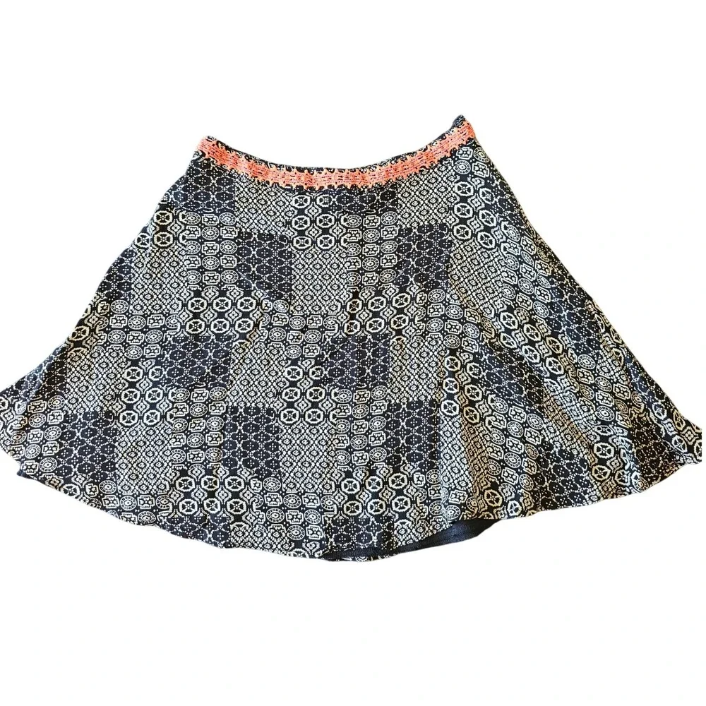 Fun & Flirt Womens XS Mini Skirt Black White Geometric Medallion Coral Trim